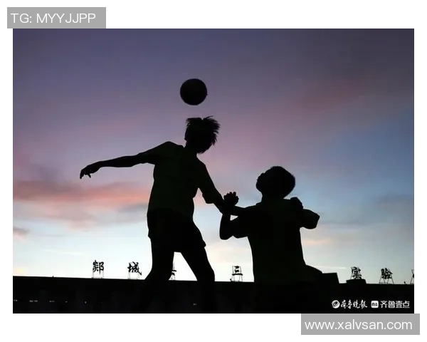 在绿茵场上挥洒汗水与激情的足球梦