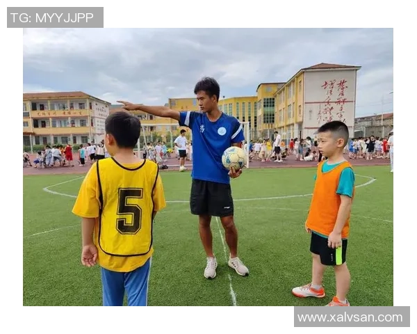 激情四溢的足球操比赛展现团队协作与青春活力的精彩瞬间