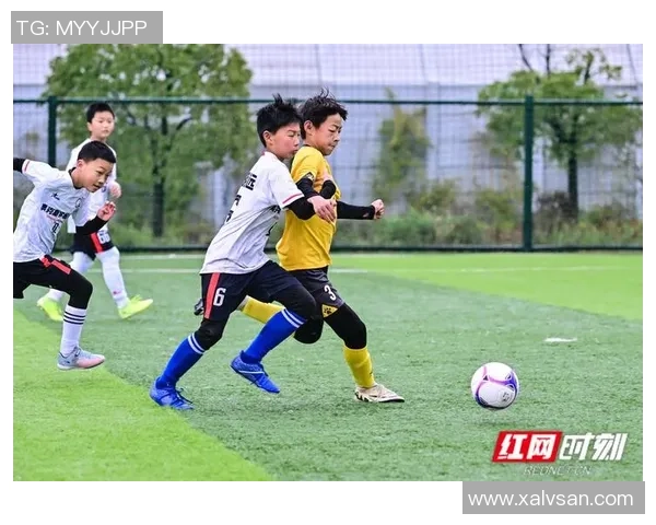 校园足球接力赛助力青少年成长与团结精神的培养与发展