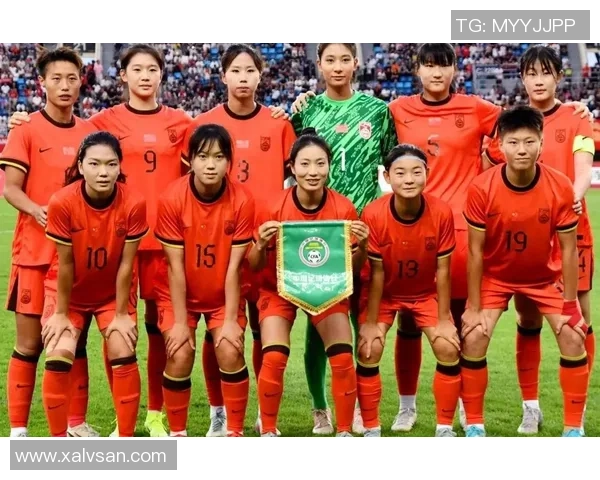 足球小丽的成长之路：从校园小将到职业女足明星的奋斗故事